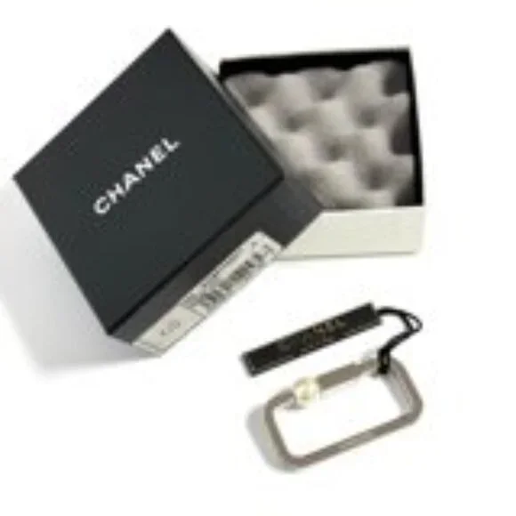 Chanel Women's Key Holder Ring Faux Pearl - Picture 2 of 9